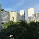 Apartamento em Copacabana a um quarteirão da praia!