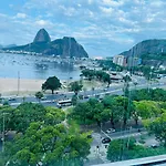 Apartamento Para Temporada Em Copacabana, Perto Da Praia