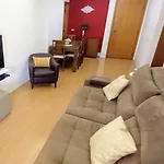 Apartamento na Barra da Tijuca com wi-fi em condomínio com piscina e próximo à praia