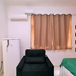 Studio Muito Pequeno E Barato Em Copacabana