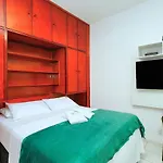 Studio Muito Pequeno E Barato Em Copacabana