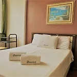 Apartamento Com Dois Quartos Na Orla De Copacabana