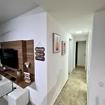 Excelente Apartamento No Leblon 02 Quadras Da Praia Em Predio Com Piscina, Sauna E Academia