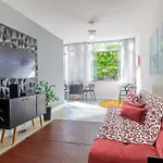 CP01-322T - Três Quartos Vista Parcial Mar em Copacabana