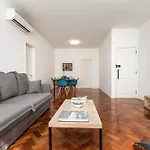 Unhotel - Charmoso Apartamento Temporada Com 3 Quartos Em Copacabana