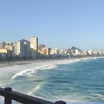 Quarto Domiciliar Individual Com Banheiro Exclusivo No Leblon