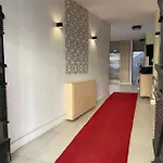 Apartamento Na Quadra Da Praia De Copacabana