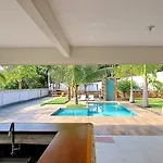 Casa Com Piscina E Muita Tranquilidade