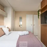 2 QUARTOS a 200m RIOCENTRO em CONDOMINIO com PISCINA, Estacionamento e Portaria 24h - Area de LAZER tambem para CRIANCAS - Wi-Fi 120mbps e Cozinha Completa