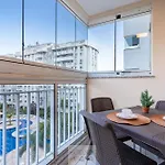 2 QUARTOS a 200m RIOCENTRO em CONDOMINIO com PISCINA, Estacionamento e Portaria 24h - Area de LAZER tambem para CRIANCAS - Wi-Fi 120mbps e Cozinha Completa