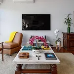 Apartmento de luxo na Urca com vistas incríveis - a 2 min da praia!
