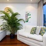 Omar do Rio - GSM 300/701: Grande apto p/ até 7 pessoas, Internet 250mbps, Garagem + Smart TV, Workstation, a 06 minutos andando da Praia do Leblon e do Metrô