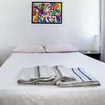 Apartamento Completo Na Praia De Copacabana 02 Quartos Com Vista Lateral Mar Em Andar Alto, Ar, Wifi , Netflix, Pauloangerami Rmvc18