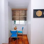 Apto Com Varanda Em Localizacao Privilegiada