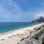 Apartamento Moderno em Prédio à Beira-mar na Praia de Ipanema