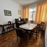Apto Classico, 2 Quadras Da Praia, Copacabana Palace E Metro - Ar Condicionado - Muito Bem Equipado