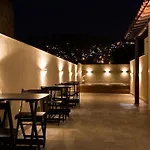 Hostel Apoteose