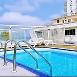 Residencial com serviços 45 metros decorado com sala, suíte e cozinha na quadra da praia de Copacabana