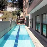 C104 - Apto com serviços próximo as praias de Ipanema e Copacabana