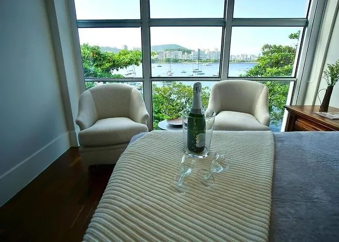 Apartmento de luxo na Urca com vistas incríveis - a 2 min da praia!