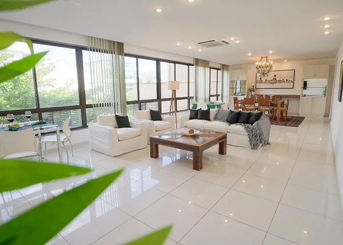 Apartamento Espacoso Na Quadra Da Praia Do Leblon