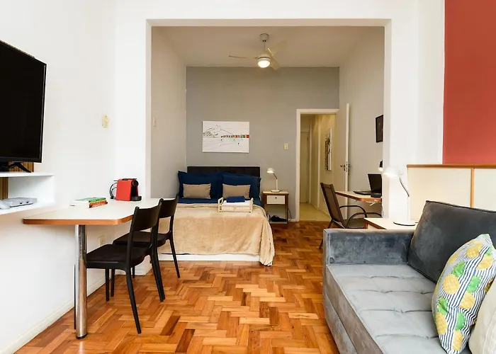 Omar do Rio - BR 194/1104: Studio Copacabana, Internet 240mbps, Smart TV + TV a Cabo, Workstation, Alexa, a 80m do Metrô Cardeal Arcoverde e a 400m da Praia de Copacabana