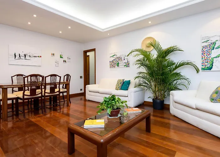 Omar do Rio - GSM 300/701: Grande apto p/ até 7 pessoas, Internet 250mbps, Garagem + Smart TV, Workstation, a 06 minutos andando da Praia do Leblon e do Metrô