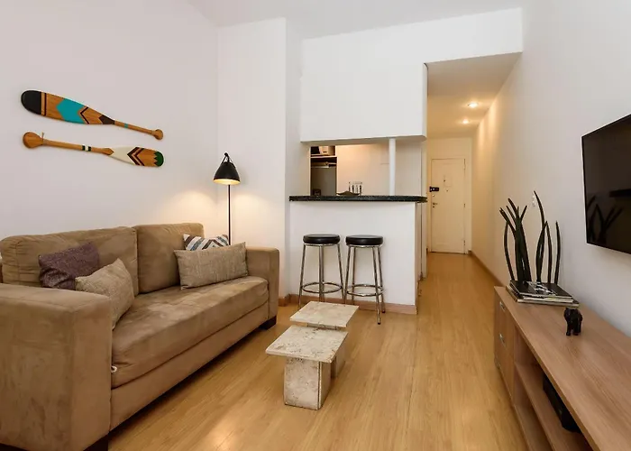 Omar do Rio - BI 1005 Studio Moderno, Internet 500mbps, WorkStation, Chromecast, na melhor localização de Copacabana, próximo ao Baixo Copa, 03 minutos andando da Praia de Copacabana e do Metrô Cantagalo