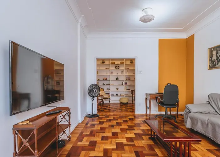 Amplo Apartamento - 3 Quartos - 1 Min Da Praia