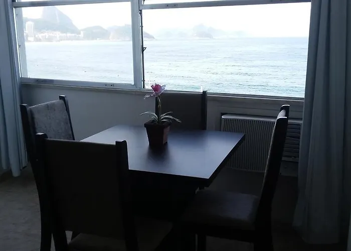 Aos Pes Do Mar