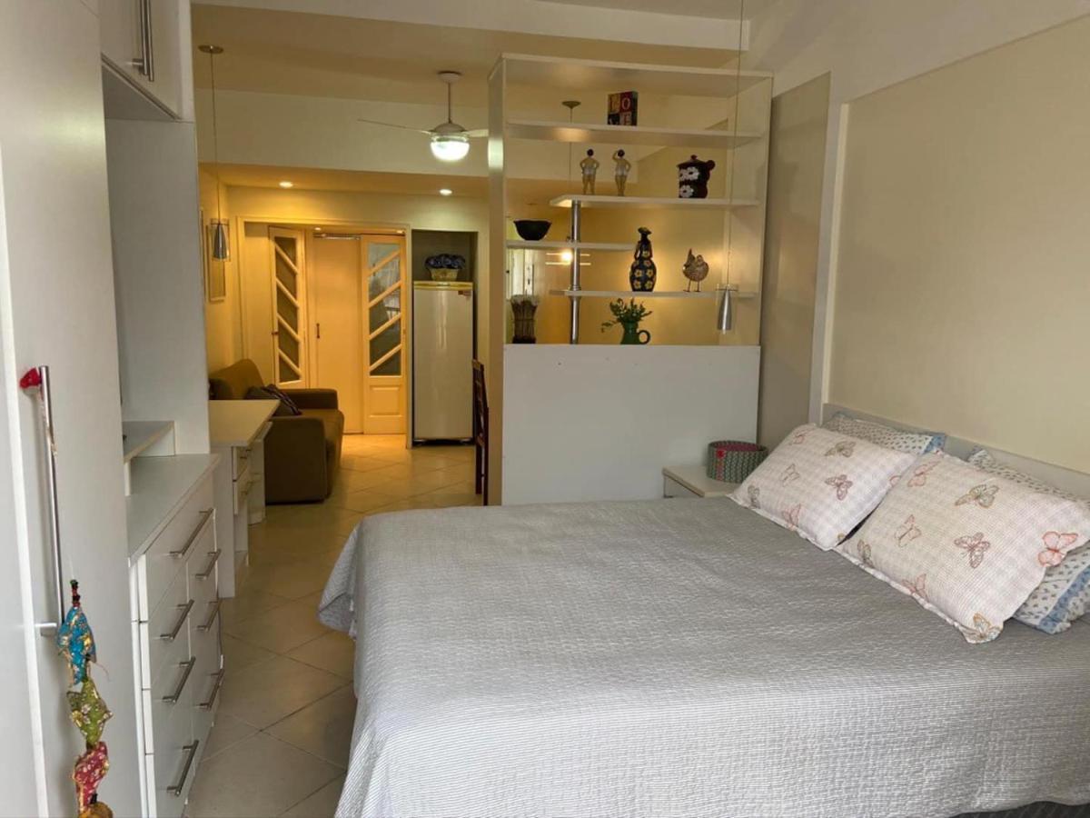 Apartamento Studio_copacabana: Varandinha Com Vista Lateral Mar Rio de Janeiro