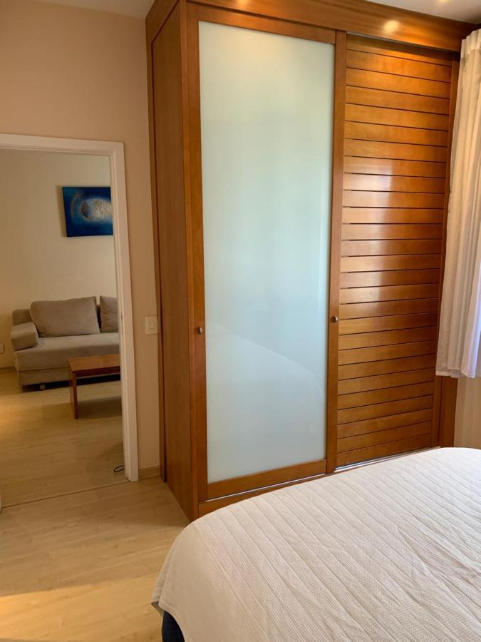 Residencial Com Serviços 45 Metros Decorado Com Sala, Suíte E Cozinha Na Quadra Da Praia De Copacabana *