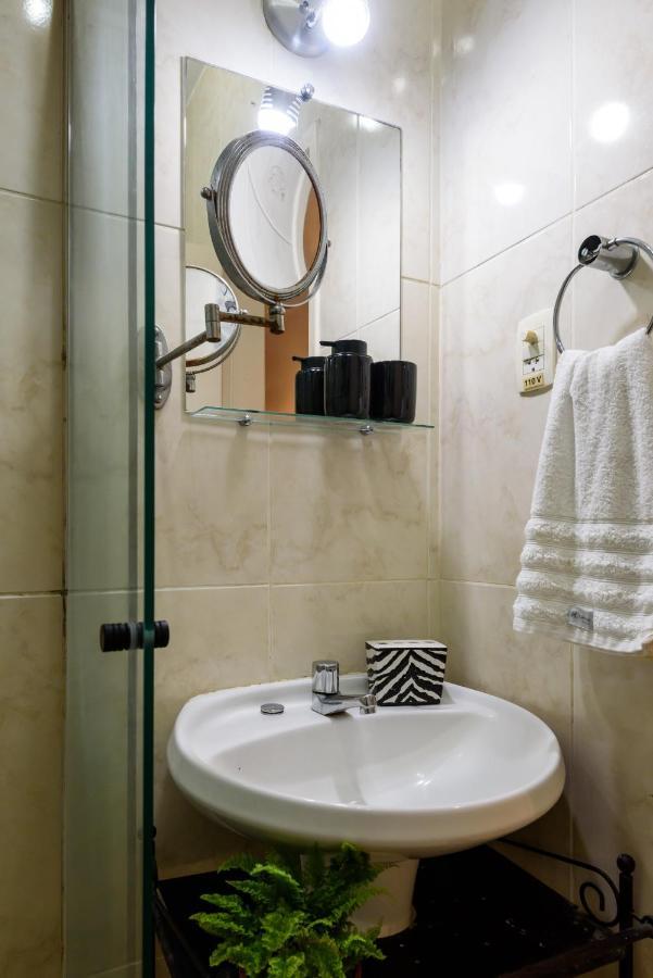Belo Estudio Em Copacabana - Ideal Casais - Pf118 Z4 *