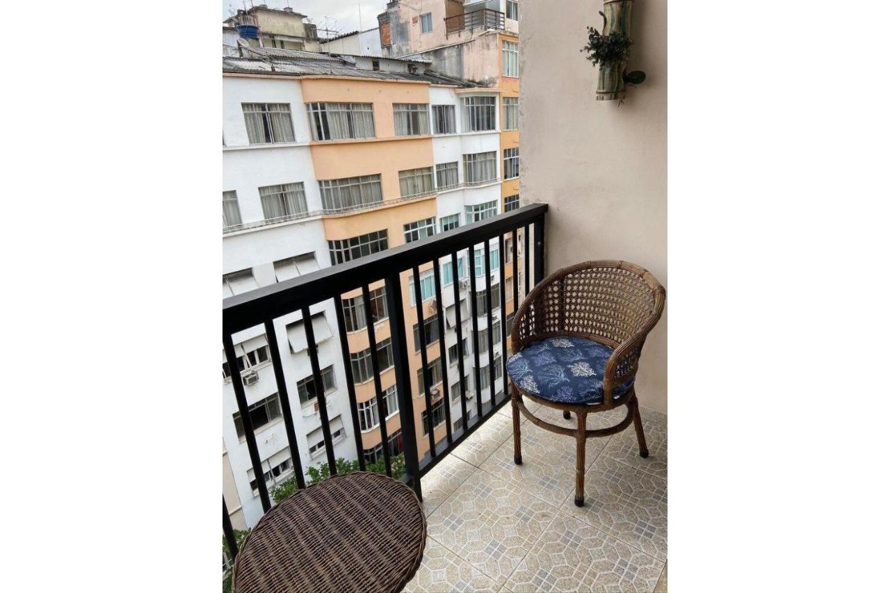 Apartamento Studio_copacabana: Varandinha Com Vista Lateral Mar