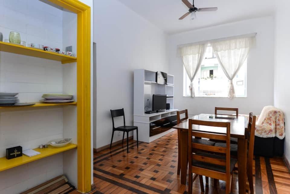 Apartment Two Bedrooms Avenida Atlantica Copacabana Rio de Janeiro
