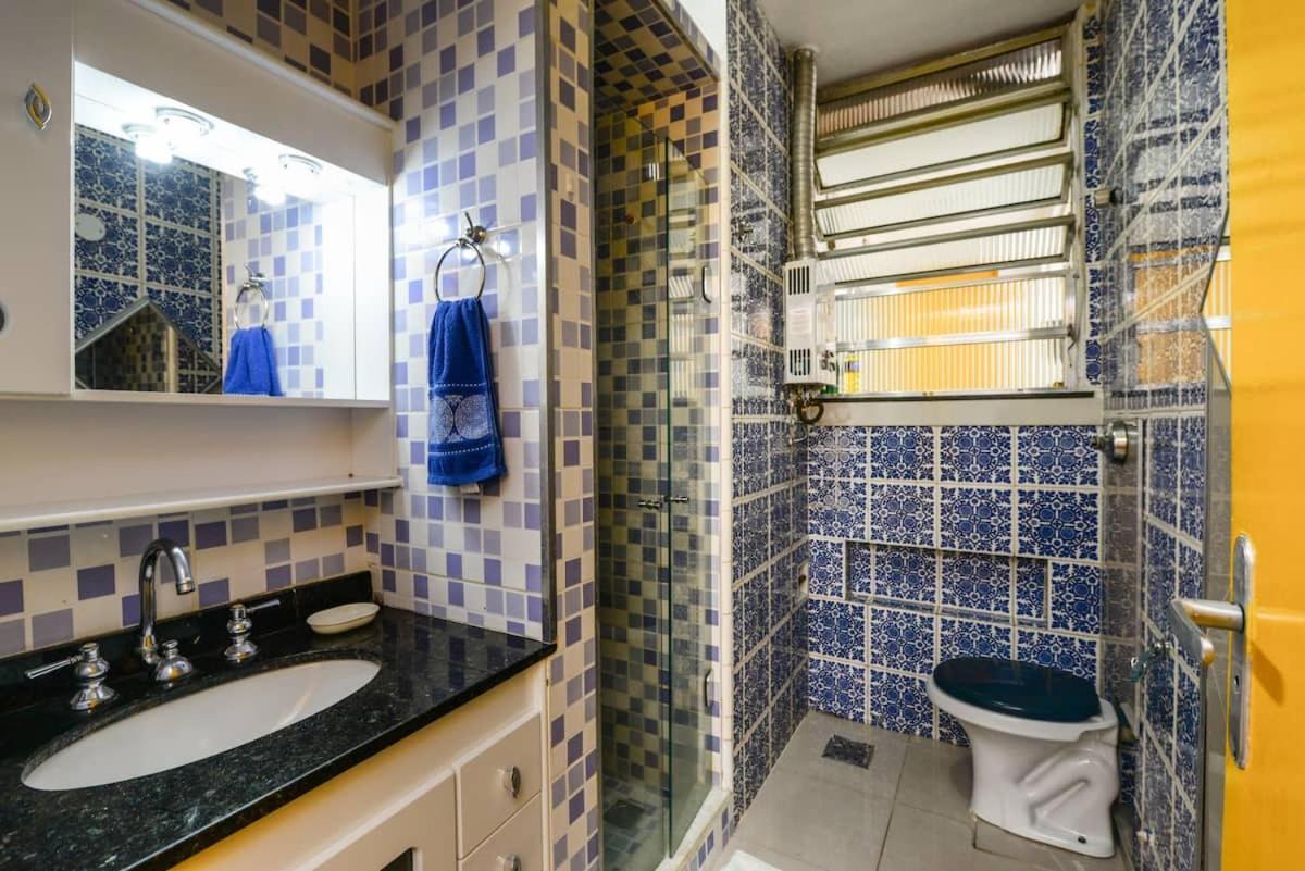 Two Bedrooms Avenida Atlantica Copacabana Apartment Rio de Janeiro