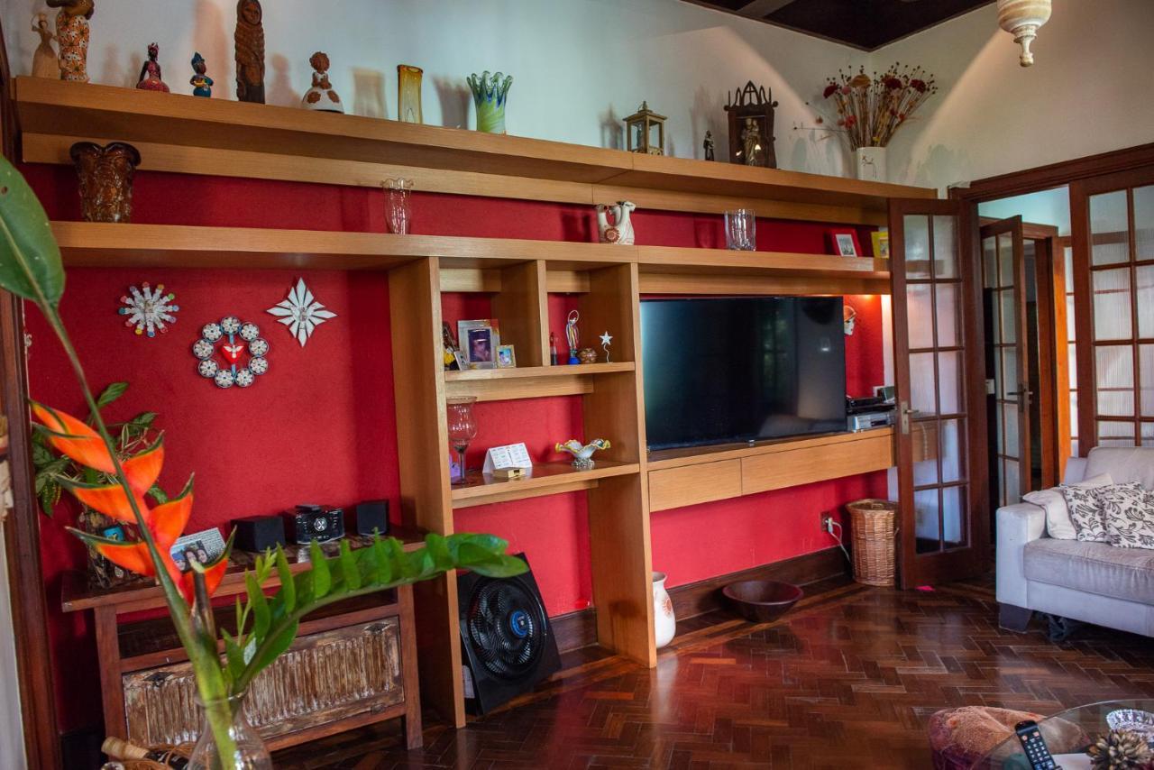 Casa Vermelha Bed & Breakfast