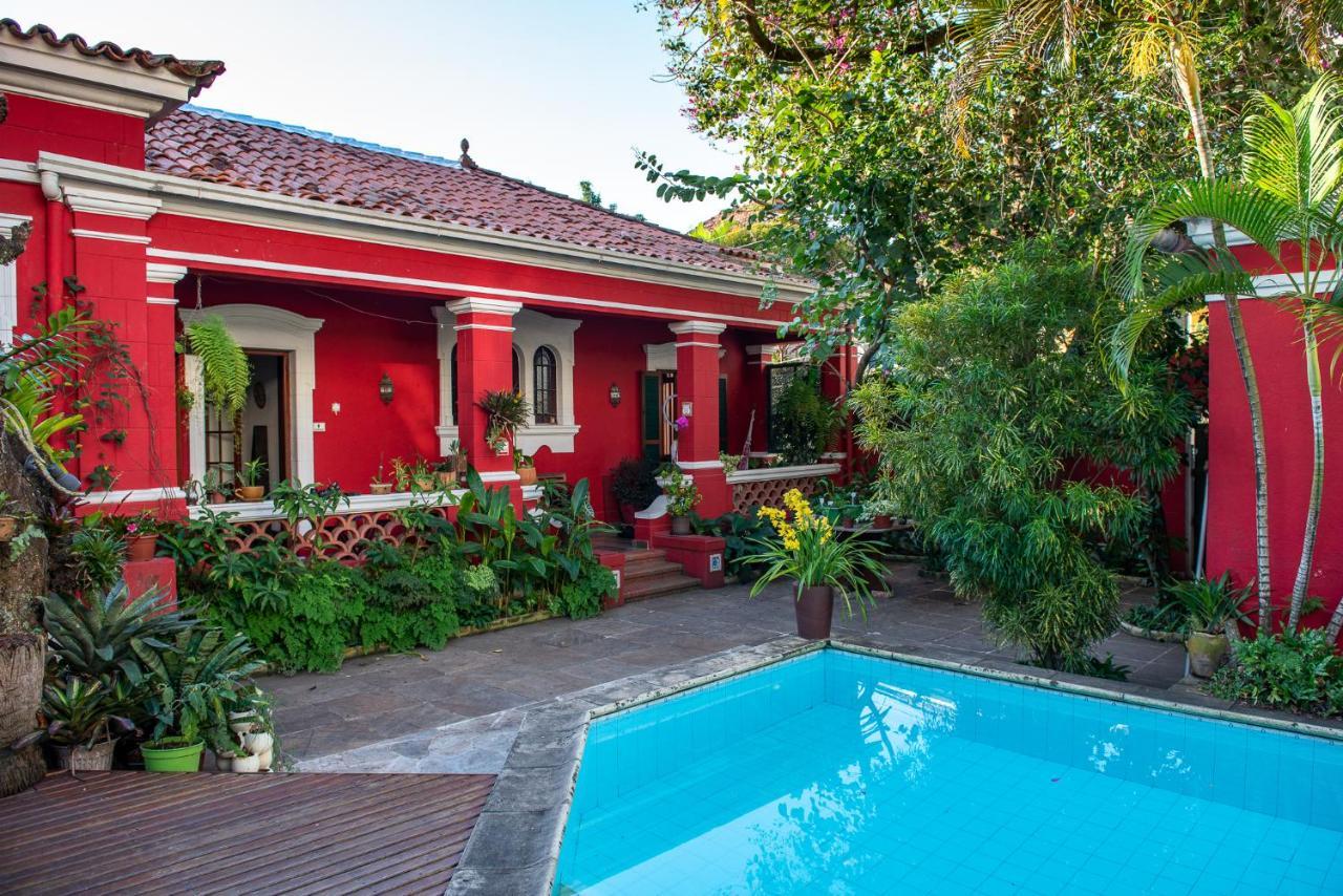 Casa Vermelha Bed & Breakfast