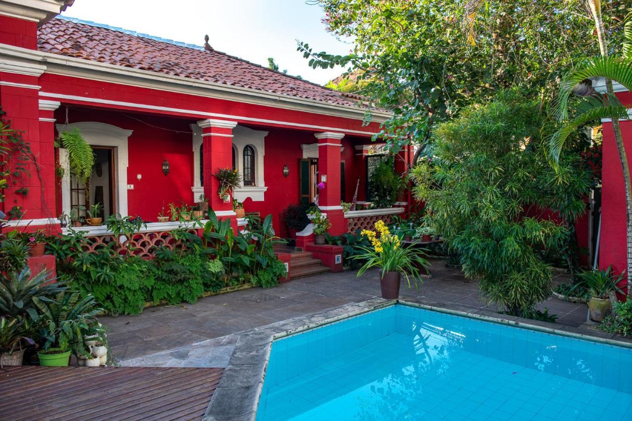 Casa Vermelha Bed & Breakfast