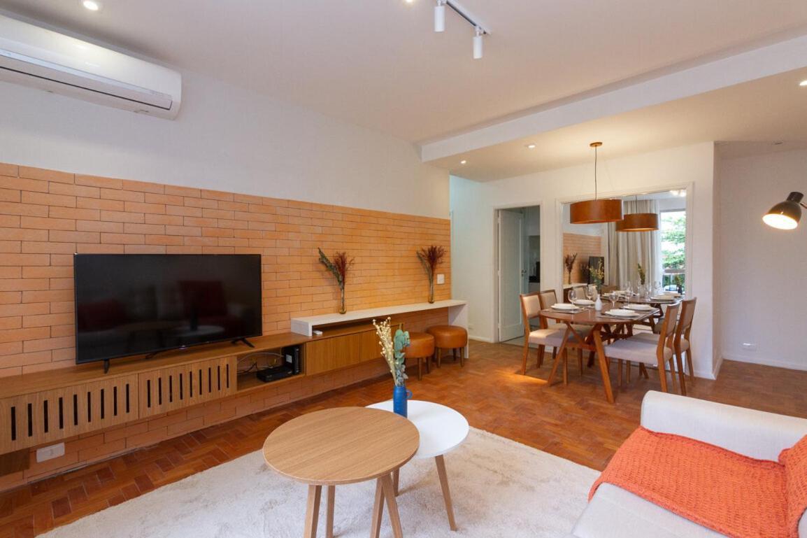 Apartamento R. João Lira, 103 - Leblon - LB009 *