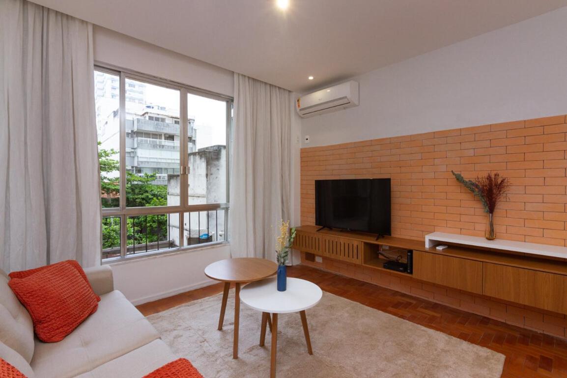 Apartamento R. João Lira, 103 - Leblon - LB009