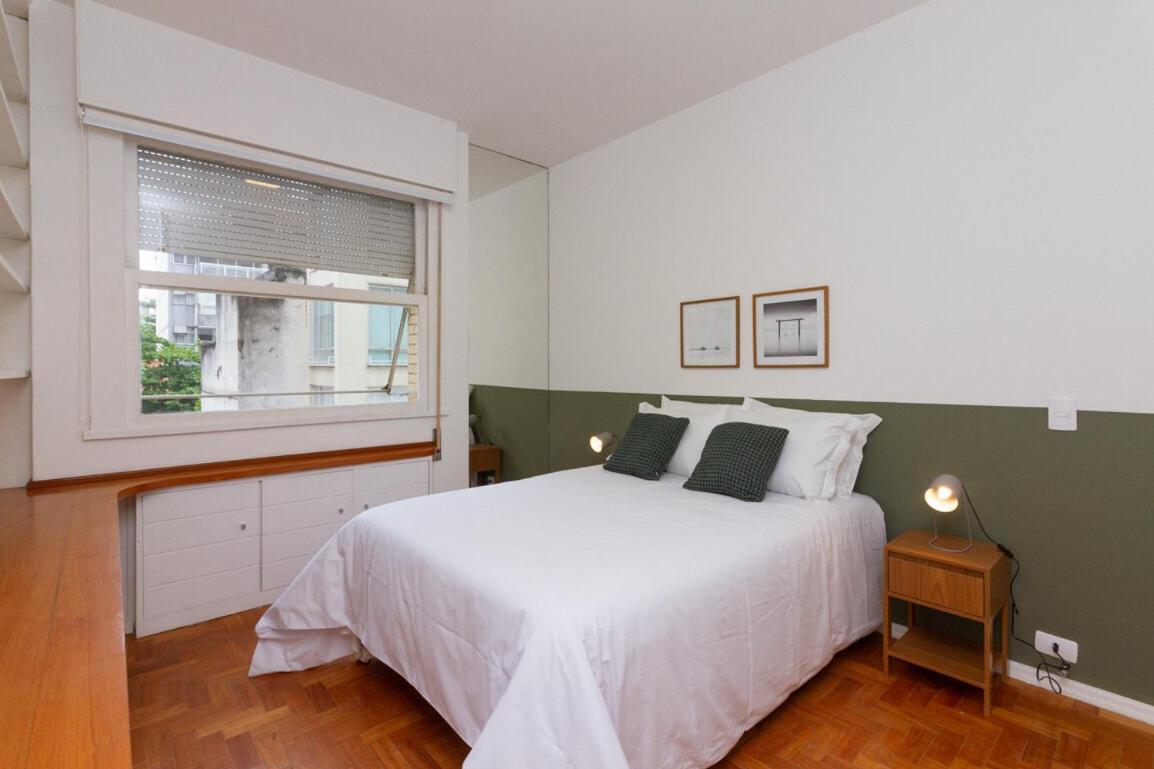 Apartamento R. João Lira, 103 - Leblon - LB009 *