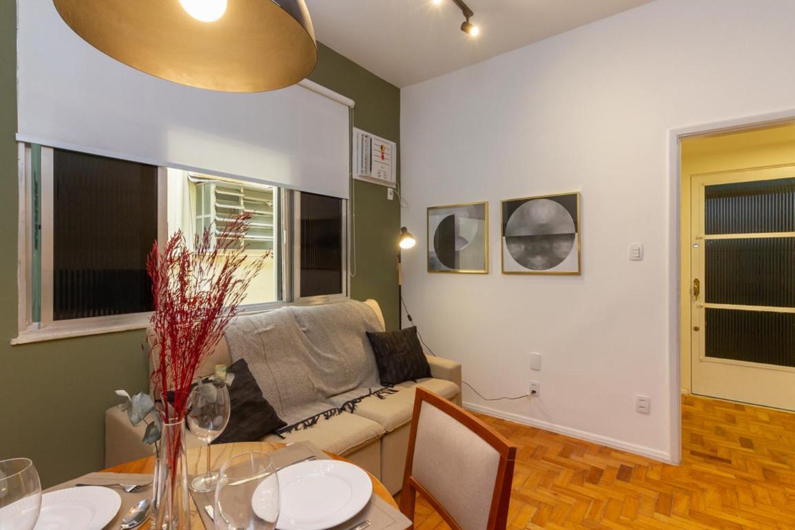 Apartamento R. Carlos Góis, 476 - Leblon - Lb016 *