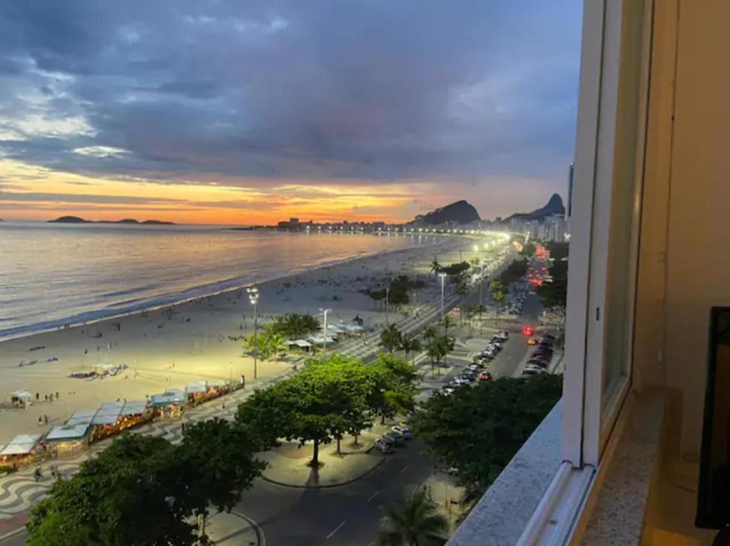 Apto. Leme 10º Andar Frente O Mar *