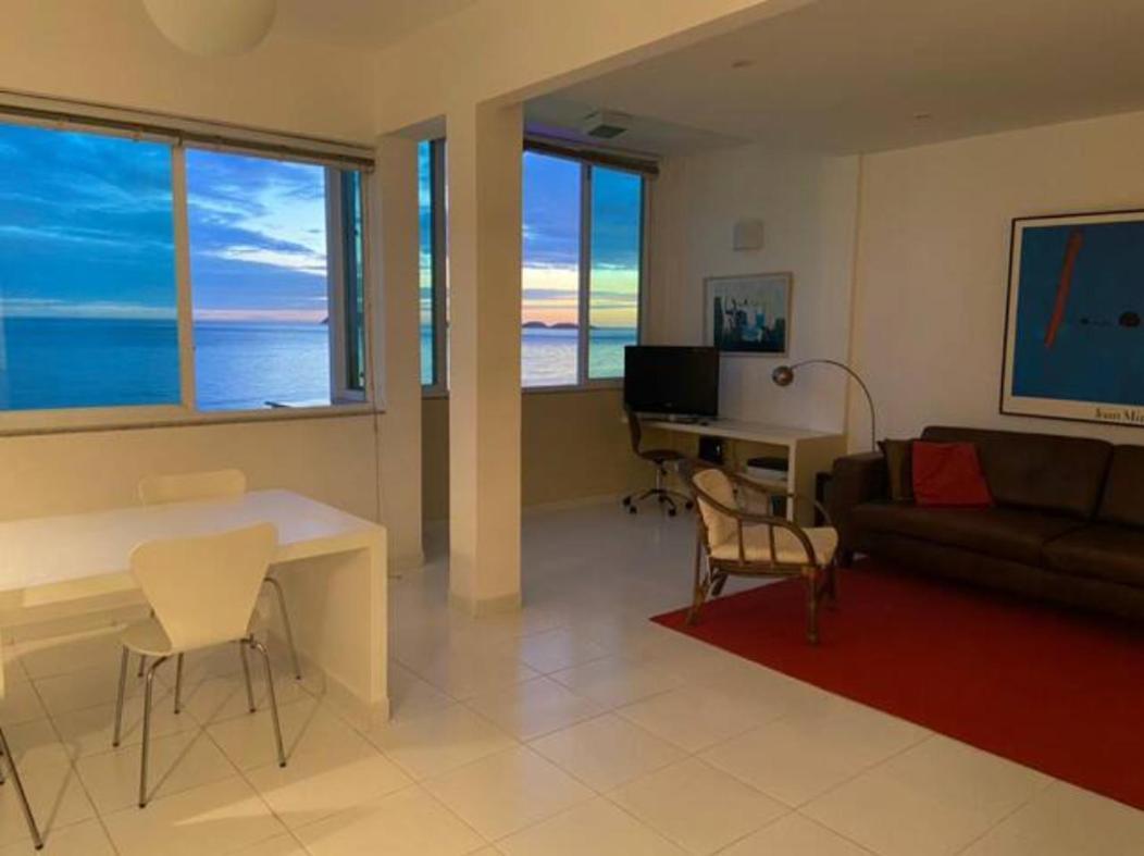 Apto. Leme 10º Andar Frente O Mar Apartamento *