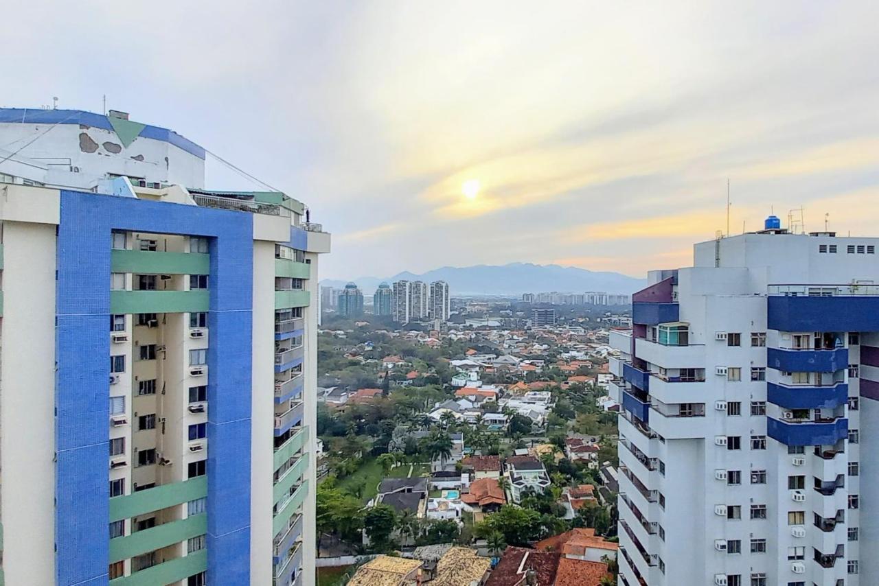 Apartamento Na Barra Da Tijuca Com Wi-fi Em Condomínio Com Piscina E Próximo à Apartamento *