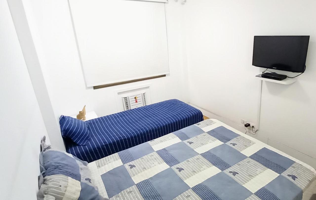 Apartamento Na Barra Da Tijuca Com Wi-fi Em Condomínio Com Piscina E Próximo à *