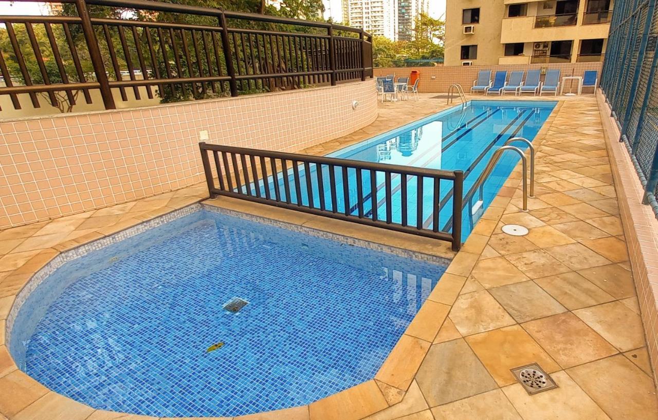 Apartamento Na Barra Da Tijuca Com Wi-fi Em Condomínio Com Piscina E Próximo à Apartamento