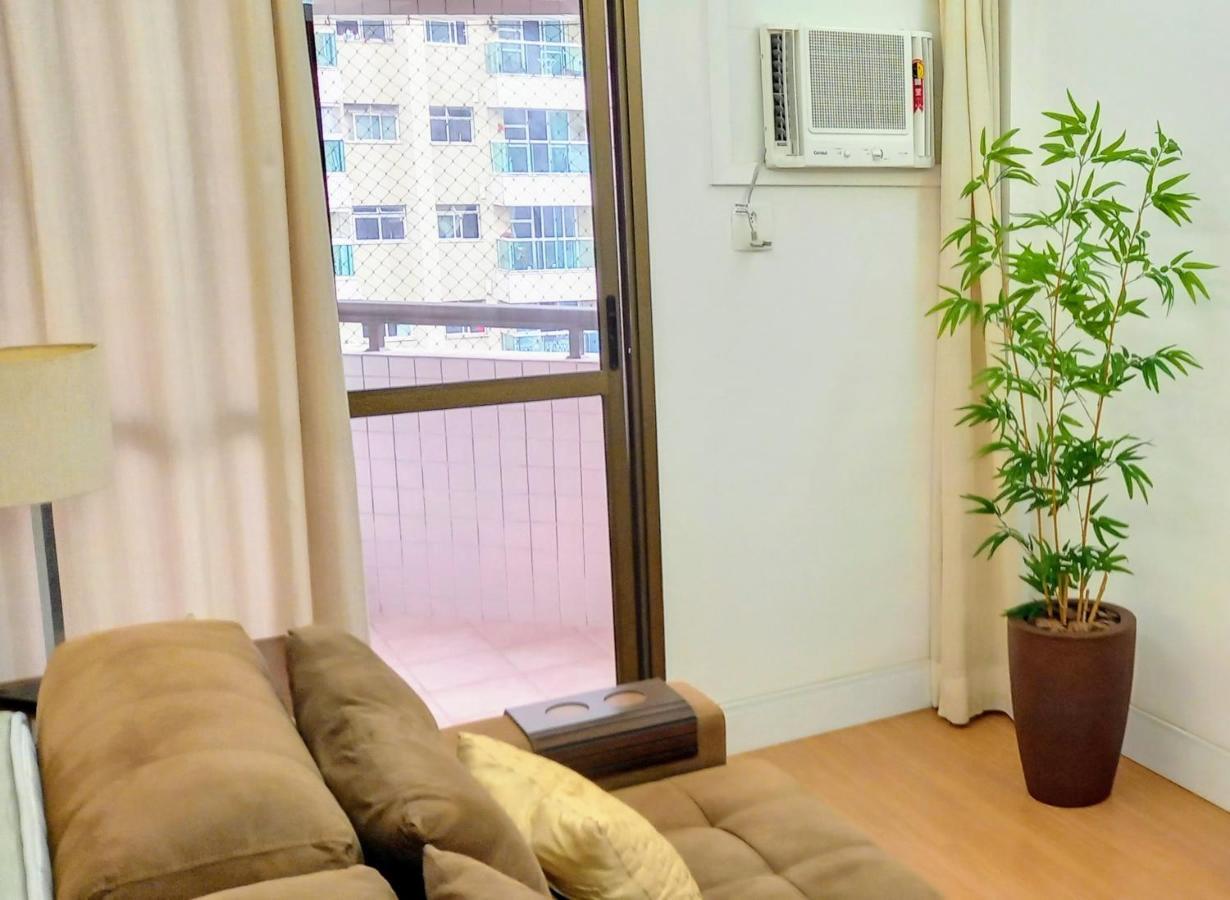 Apartamento Na Barra Da Tijuca Com Wi-fi Em Condomínio Com Piscina E Próximo à