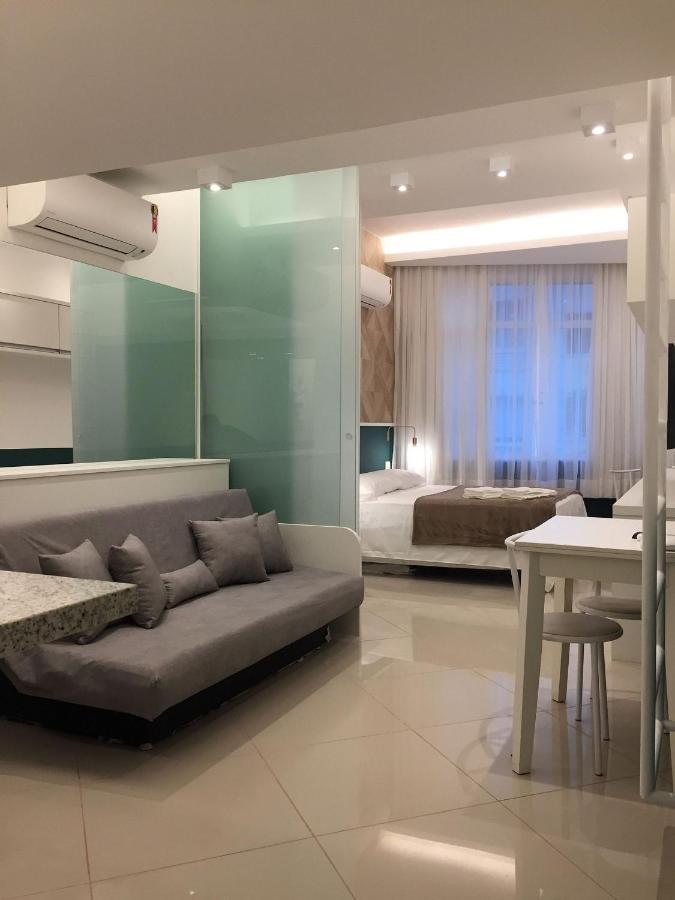 M10 - Apto A 3 Minutos Da De Copacabana Apartamento *